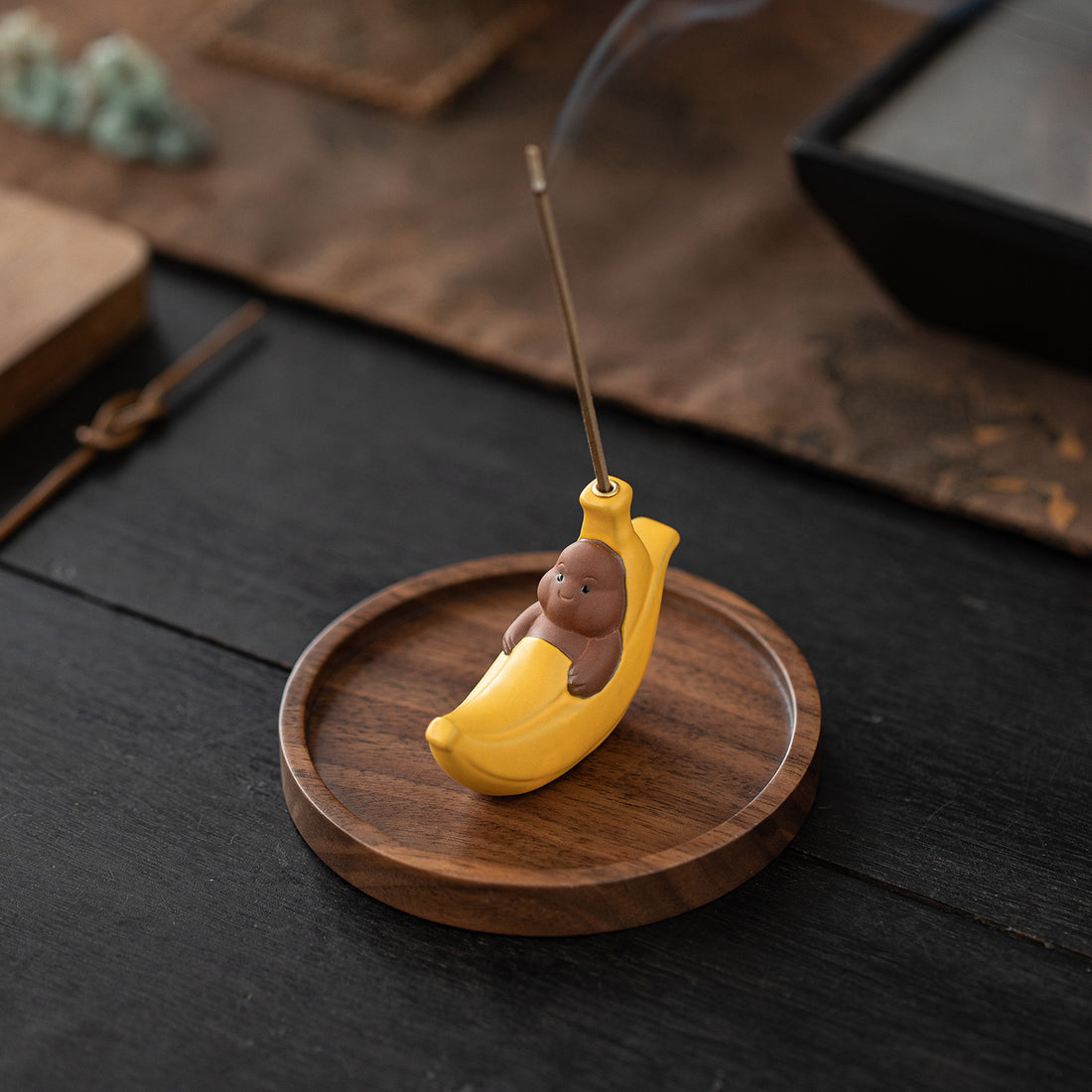 zensoullab Ceramic Banana Incense Burner for Home Use, Indoor Incense Holder, Zen Tea Ceremony Aromatherapy Burner