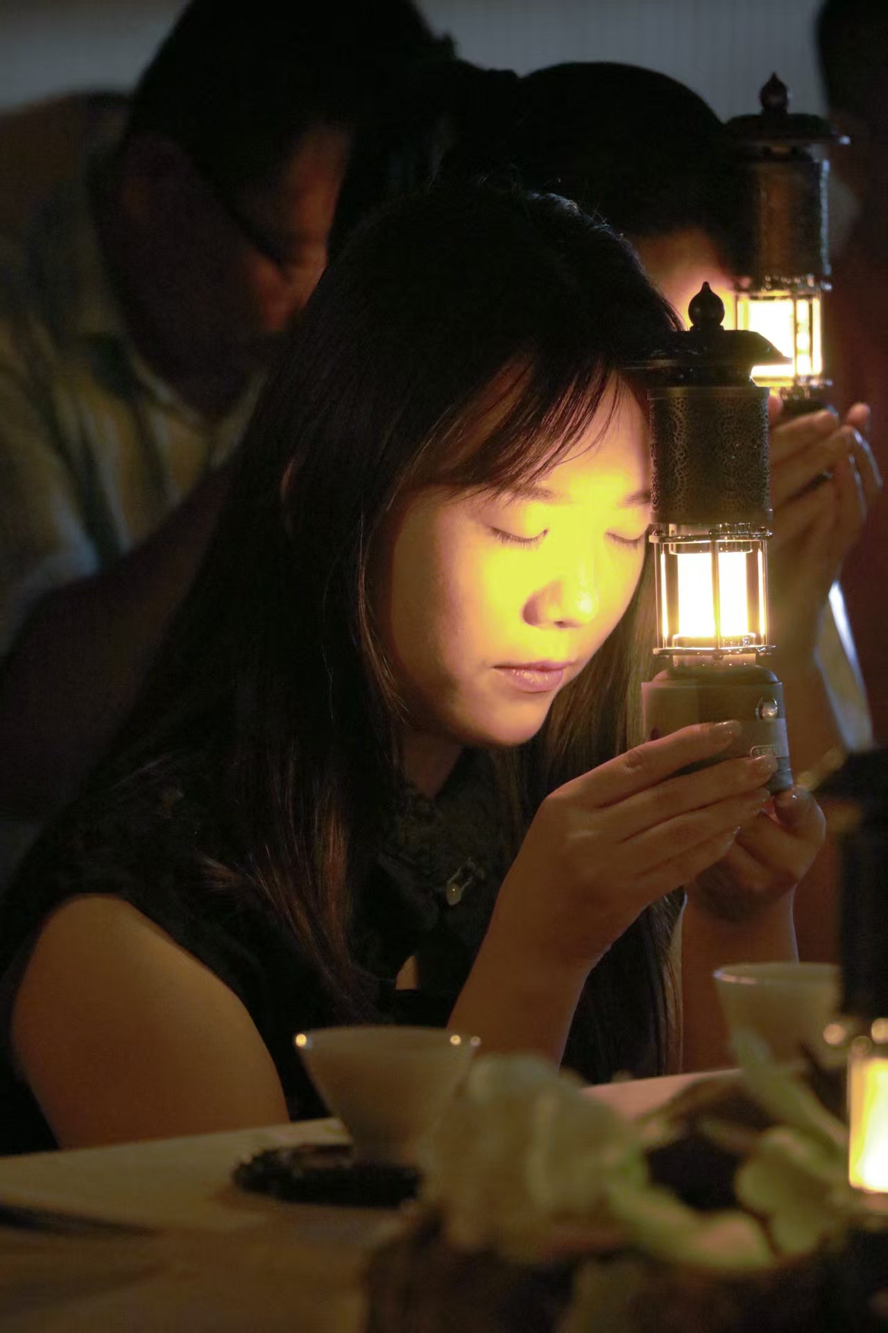 The Sacred Light Artistic Awakening Lighthouse Aroma Lamp features integrated functions of a speaker, aromatherapy, and ambient lighting.