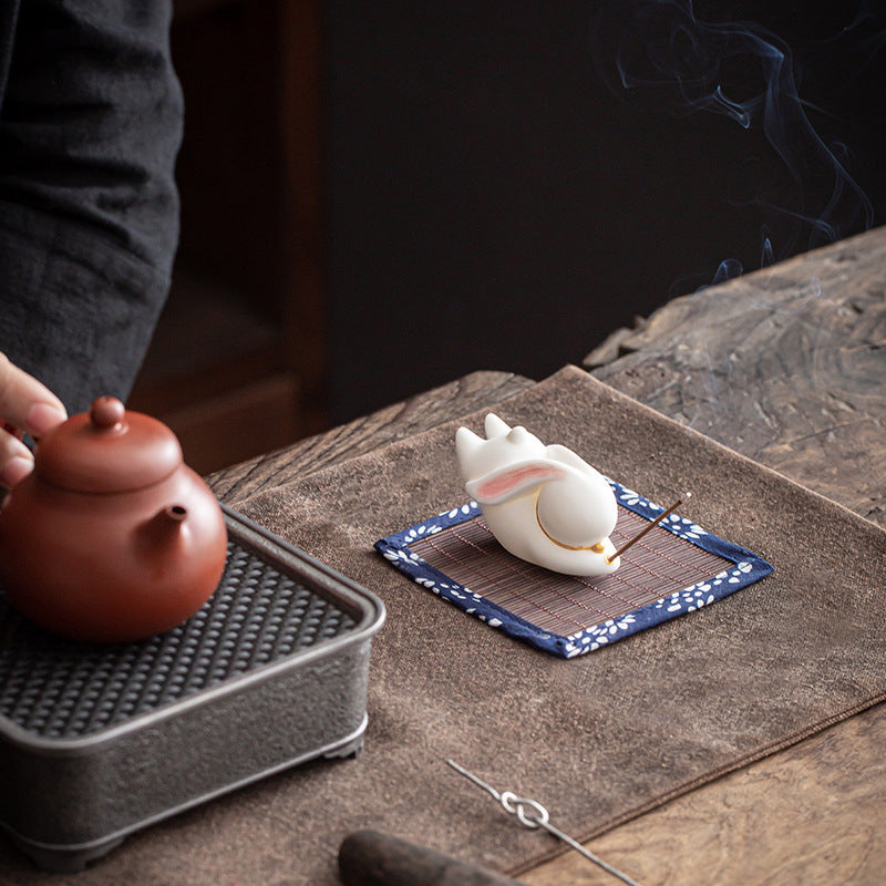 Zensoullab Creative Cute Little White Rabbit Ceramic Aromatherapy Stove Decoration Tea Ornaments Cover Living Room Home Incense Sandalwood Incense Stick Holder
