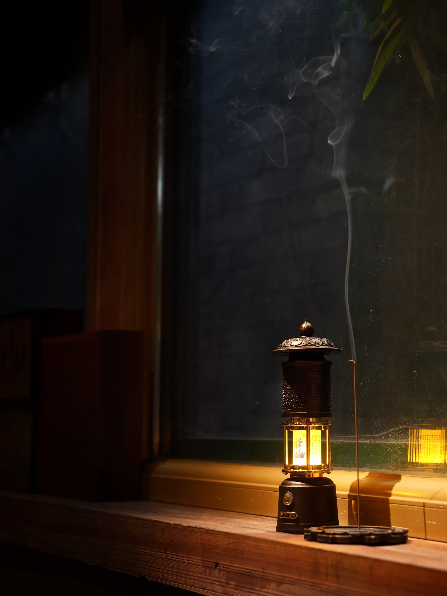 The Sacred Light Artistic Awakening Lighthouse Aroma Lamp features integrated functions of a speaker, aromatherapy, and ambient lighting.