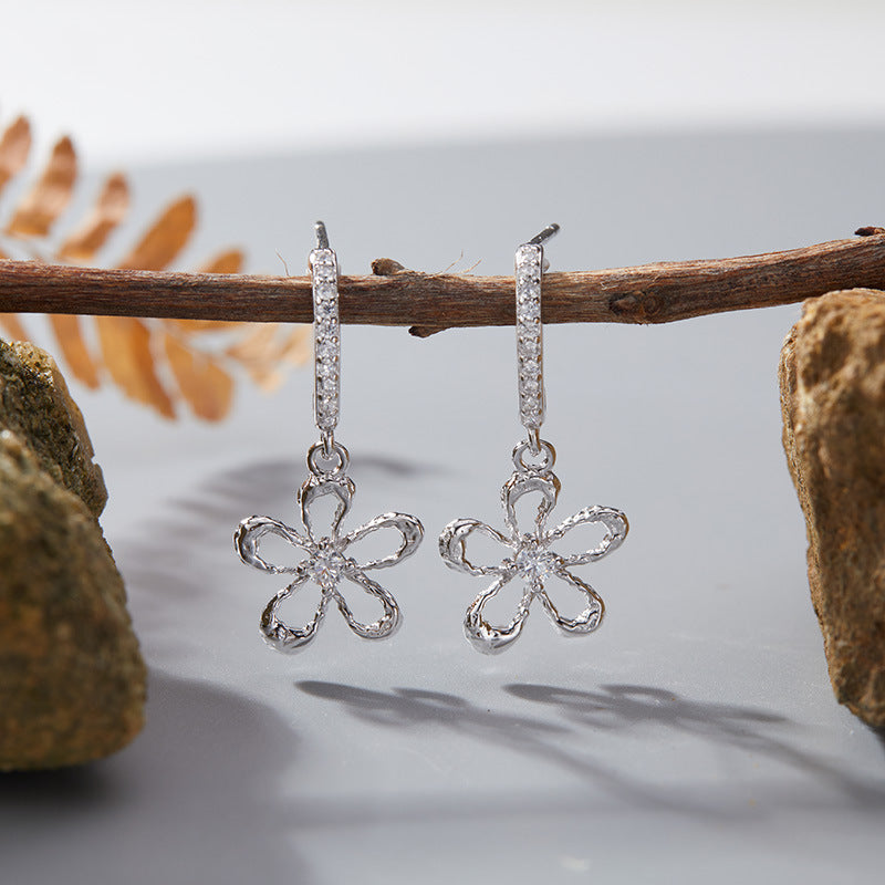 zensoullab Korean Version S925 Sterling Silver Zircon Colorful Gemstone Collarbone Chain Fashion Sweet Hollow Small Flower Pendant Necklace for Women