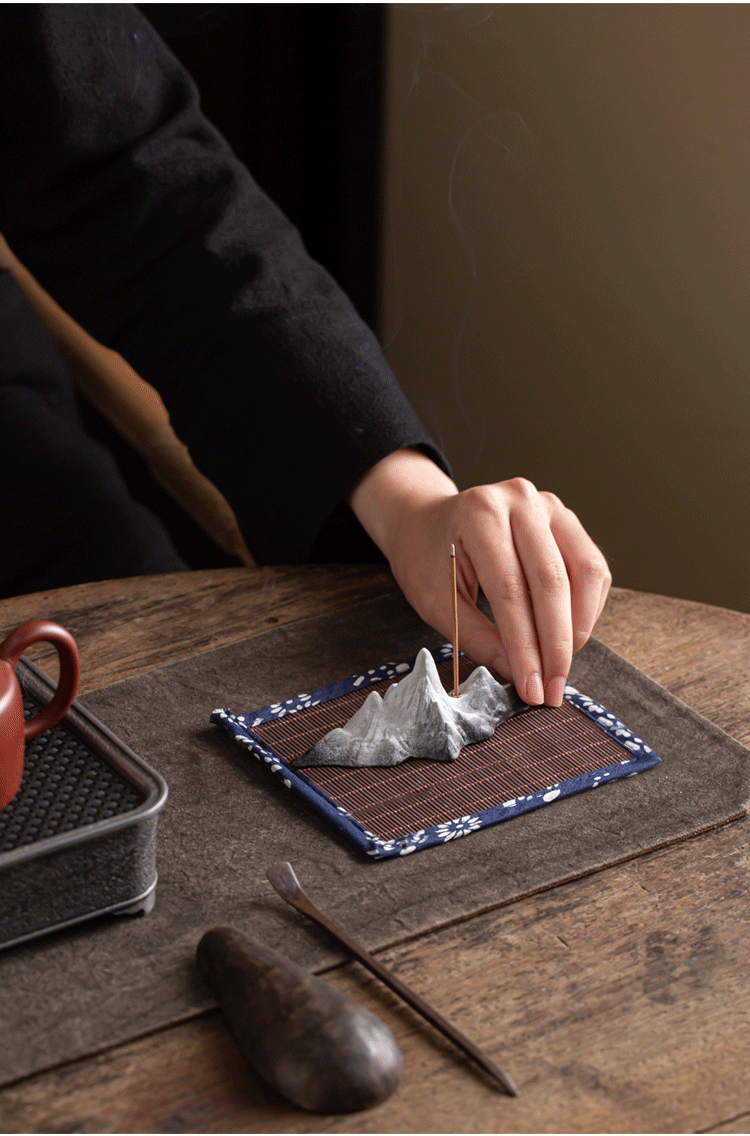 zensoullab Creative Thousand Miles of Rivers and Mountains Ceramic Ornament Rockery Tea Pet Pen Holder Home Indoor Sandalwood Incense Holder Incense Burner Incense Tray