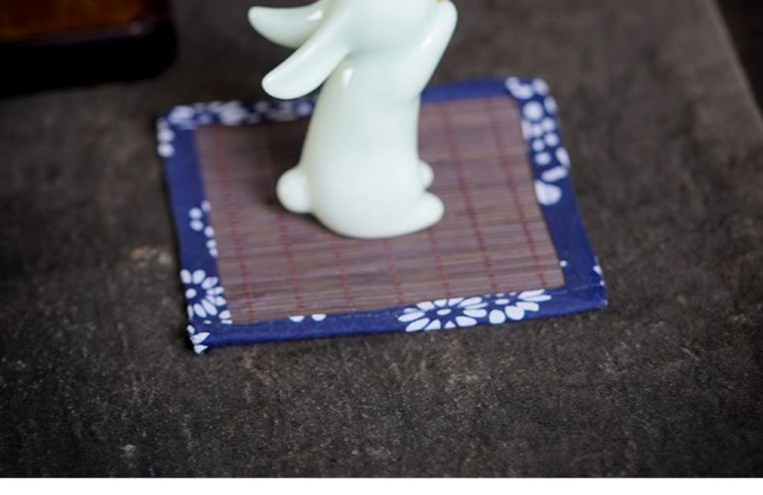 Zensoullab Creative Cute Little White Rabbit Ceramic Aromatherapy Stove Decoration Tea Ornaments Cover Living Room Home Incense Sandalwood Incense Stick Holder