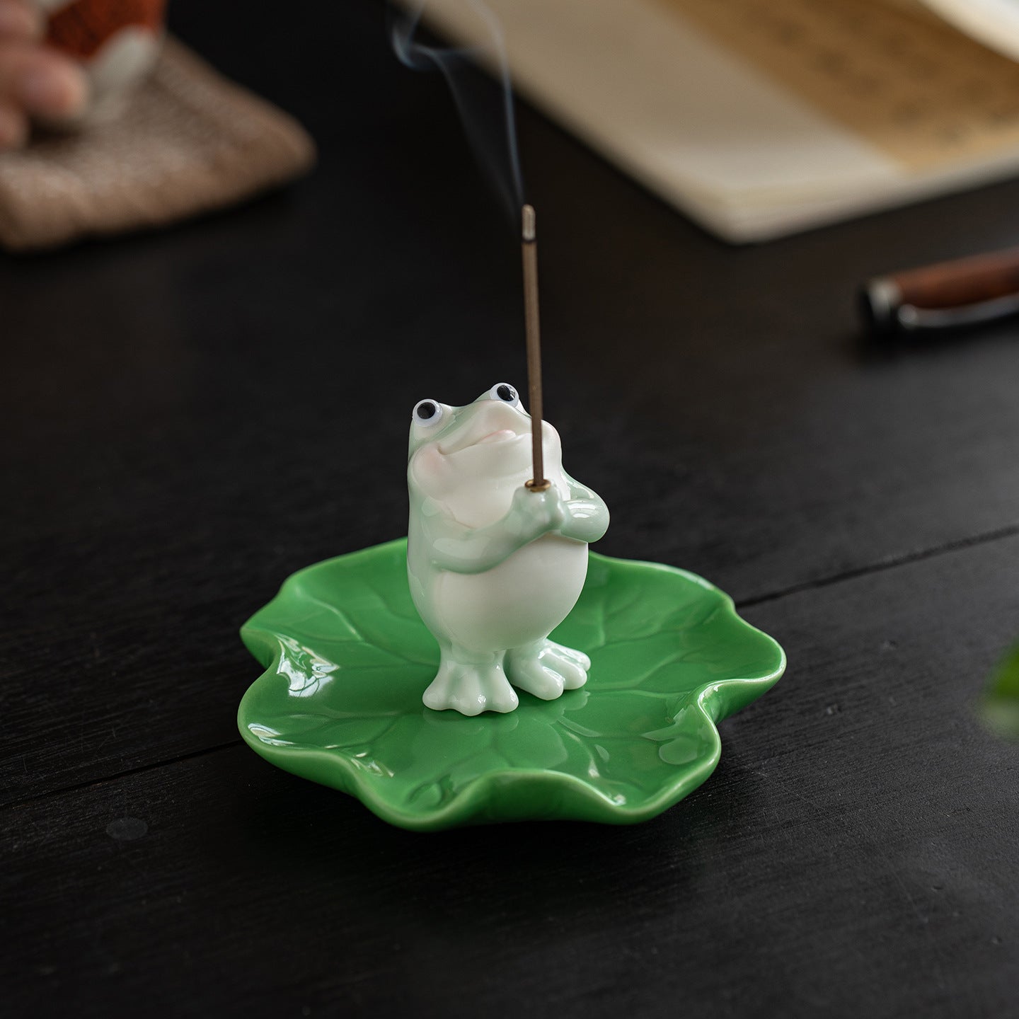 zensoullab Ceramic Wishing Frog Incense Burner for Home Indoor Use, Agarwood Sandalwood Incense Holder, Cute Tea Table Aromatherapy Burner Ornament