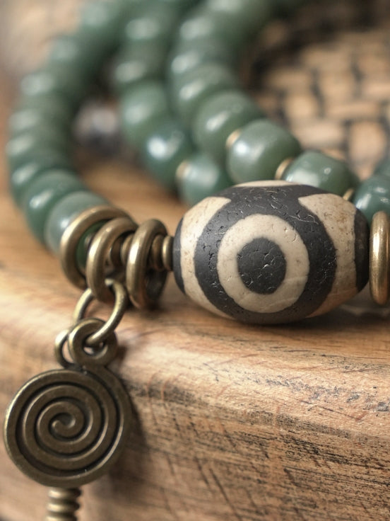 Circle of Protection Bracelet – Green Aventurine & Tibetan Dzi Bead | Spiritual Healing Jewelry