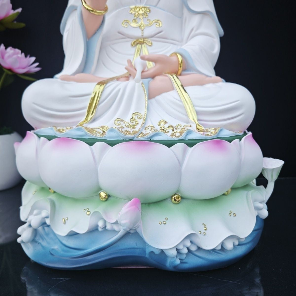 Avalokiteshvara Bodhisattva on Lotus Throne Statue