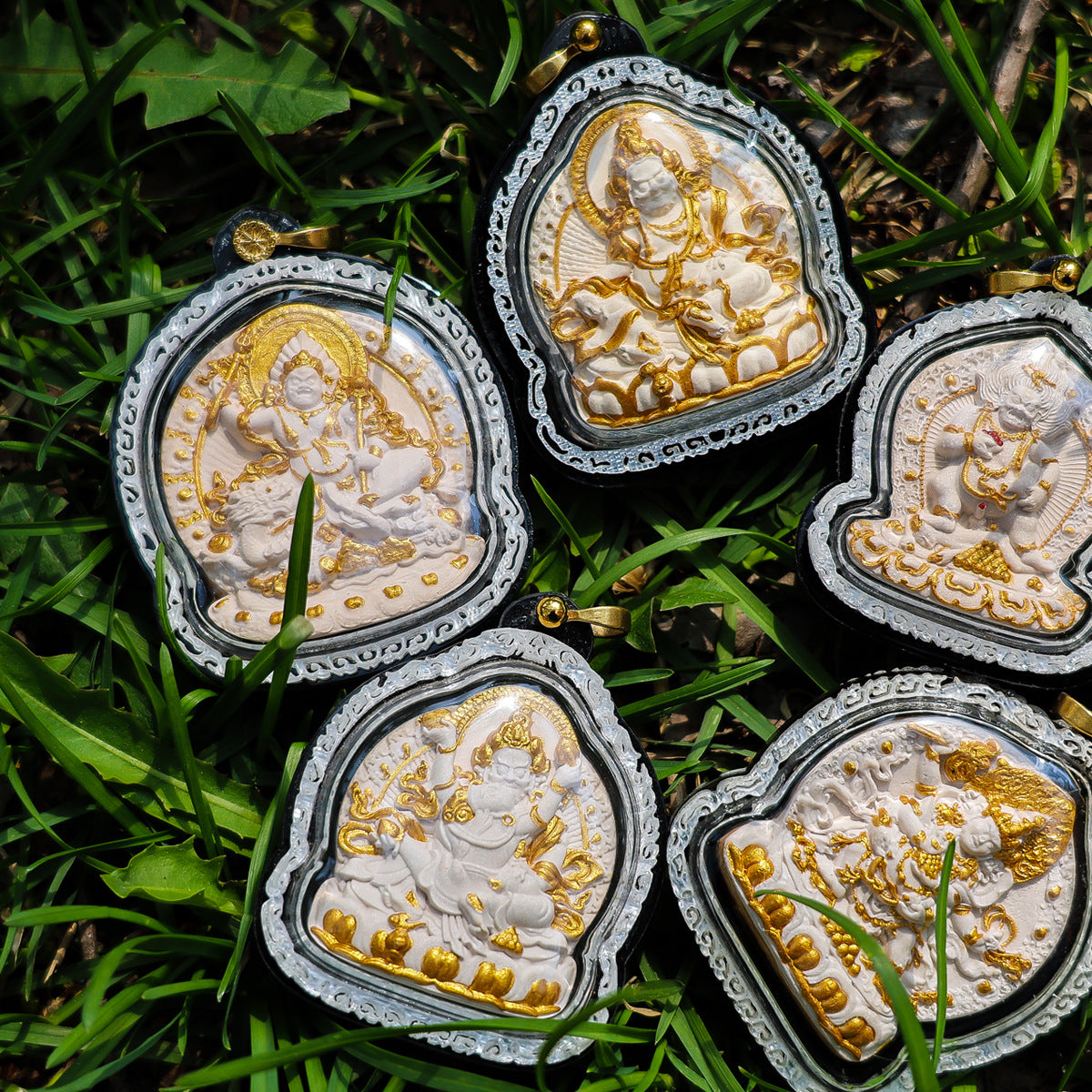 zensoullab Gawu Box Pendant Hand-painted Incense Ash Rubbing Three-dimensional Thangka Buddha Statue Yellow God of Wealth Five-way God of Wealth Buddha Amulet Men and Women Necklace